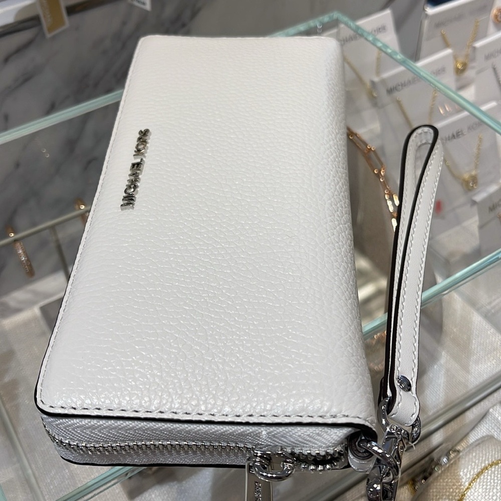 Michael Kors Lg Pebbled Leather Continental Wallet Wristlet Phone Holder 
Optic - Picture 11 of 16